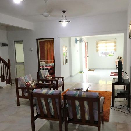 Rb Double Storey Bandar Tasik Selatan Homestay Kuala Lumpur Exterior photo